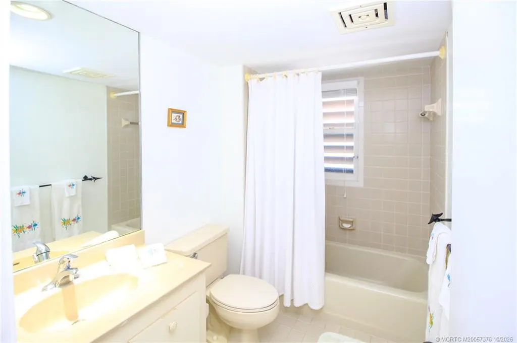 4540 NE Sandpebble Trace #406