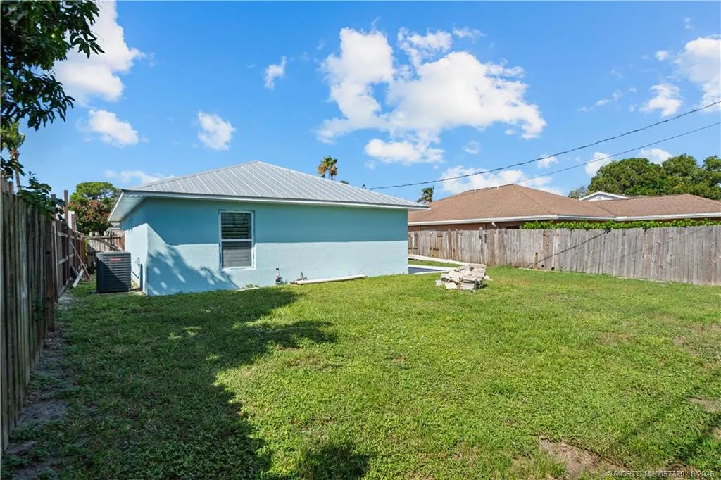 5807 SE Mitzi Lane