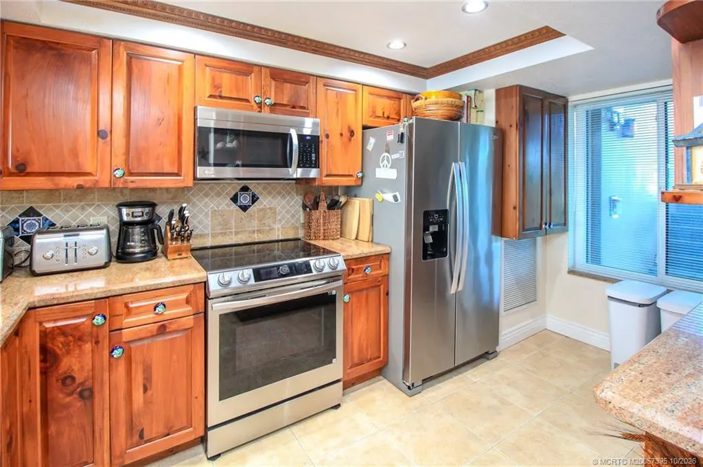 4680 NE Sandpebble Trace #305