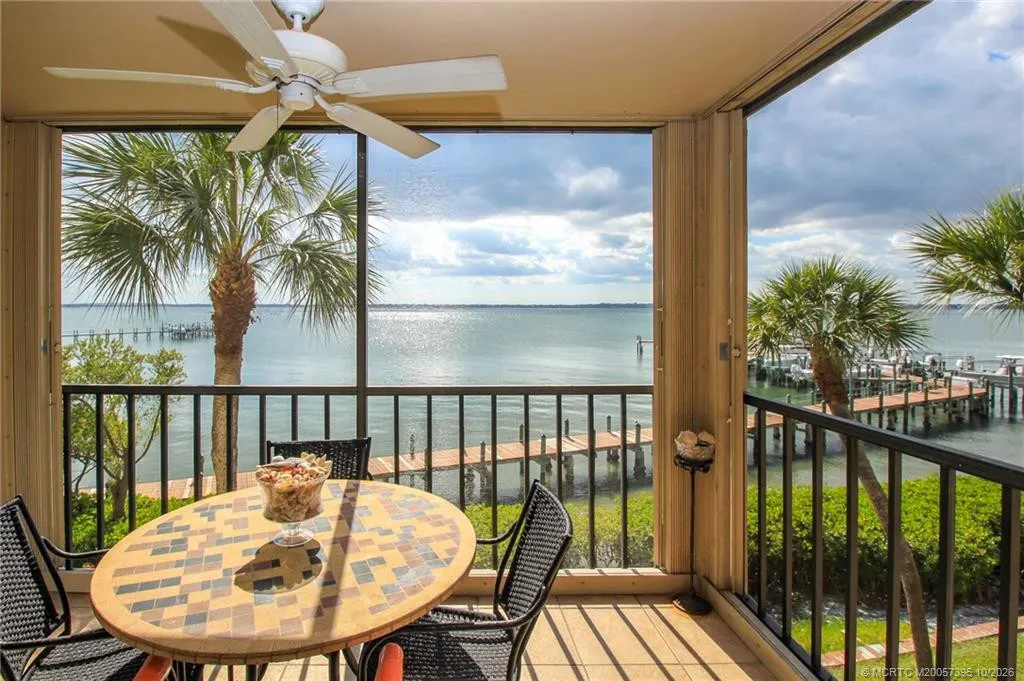 4680 NE Sandpebble Trace #305