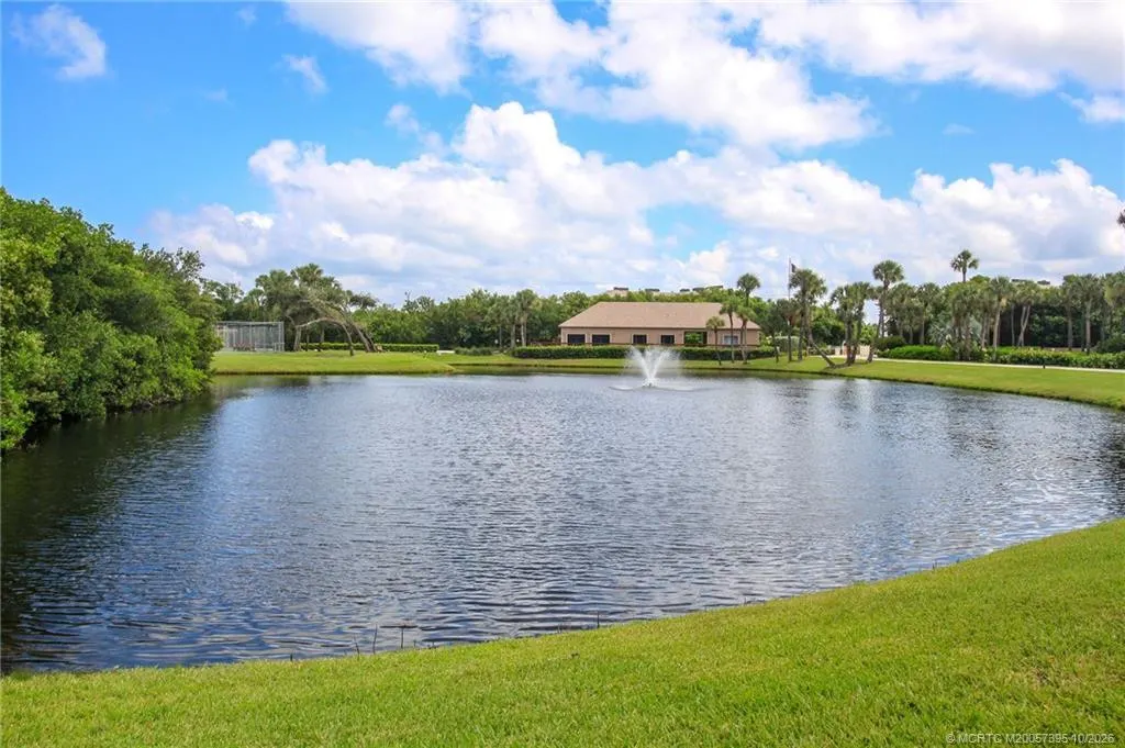 4680 NE Sandpebble Trace #305