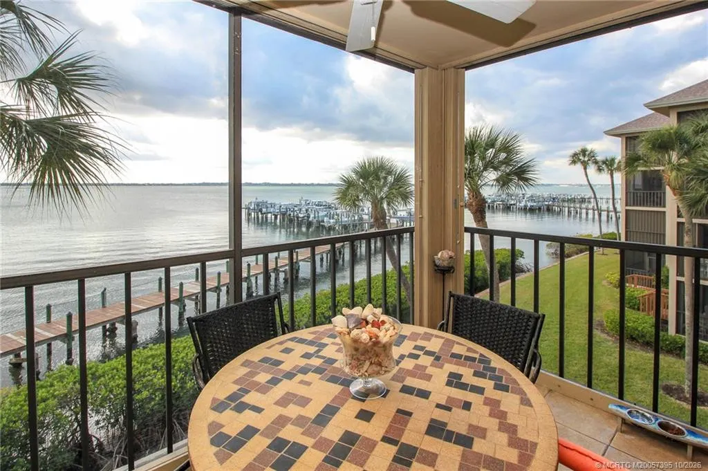 4680 NE Sandpebble Trace #305