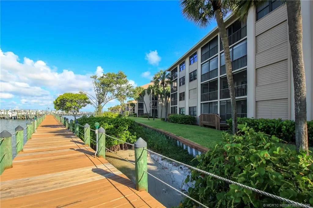 4680 NE Sandpebble Trace #305