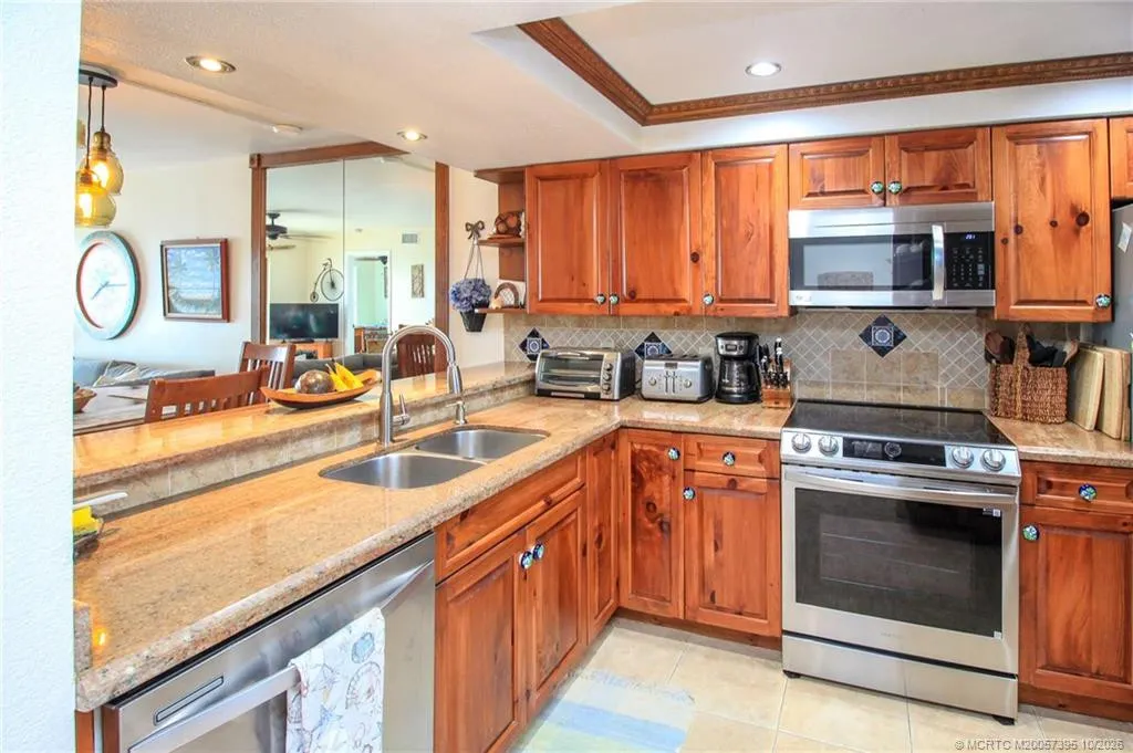 4680 NE Sandpebble Trace #305