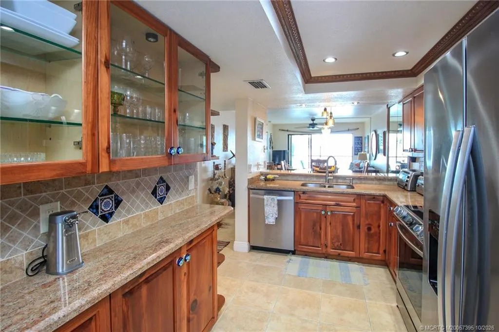 4680 NE Sandpebble Trace #305