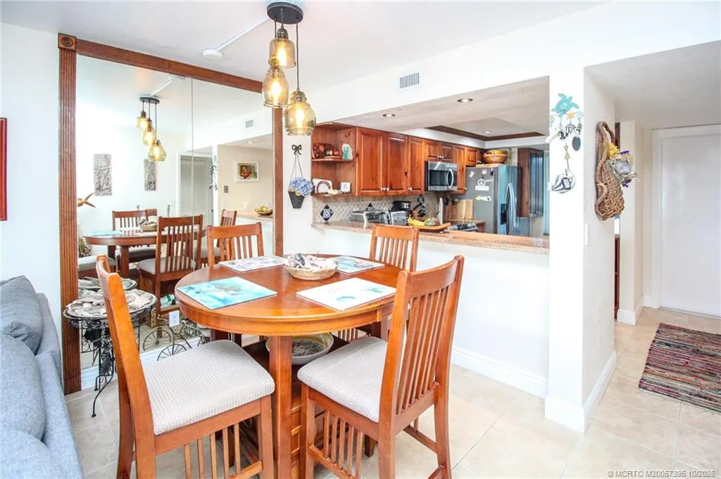 4680 NE Sandpebble Trace #305