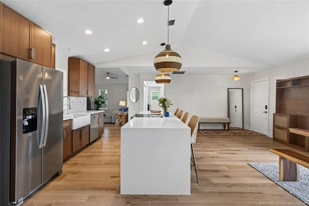 1812 NE Crabtree Lane