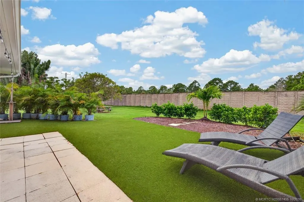 1812 NE Crabtree Lane