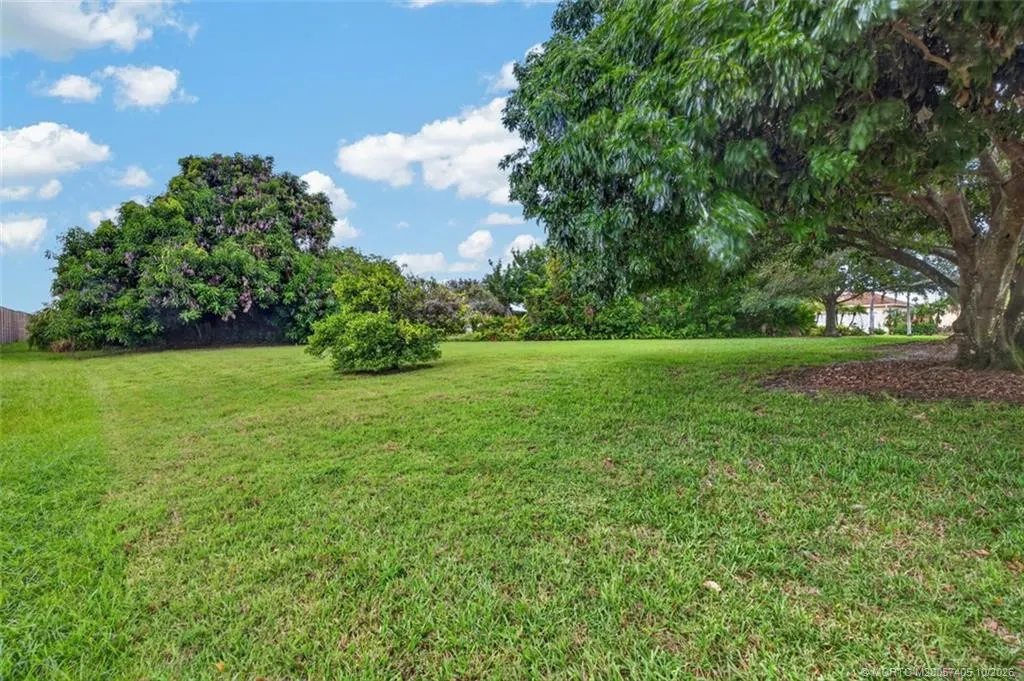 1812 NE Crabtree Lane