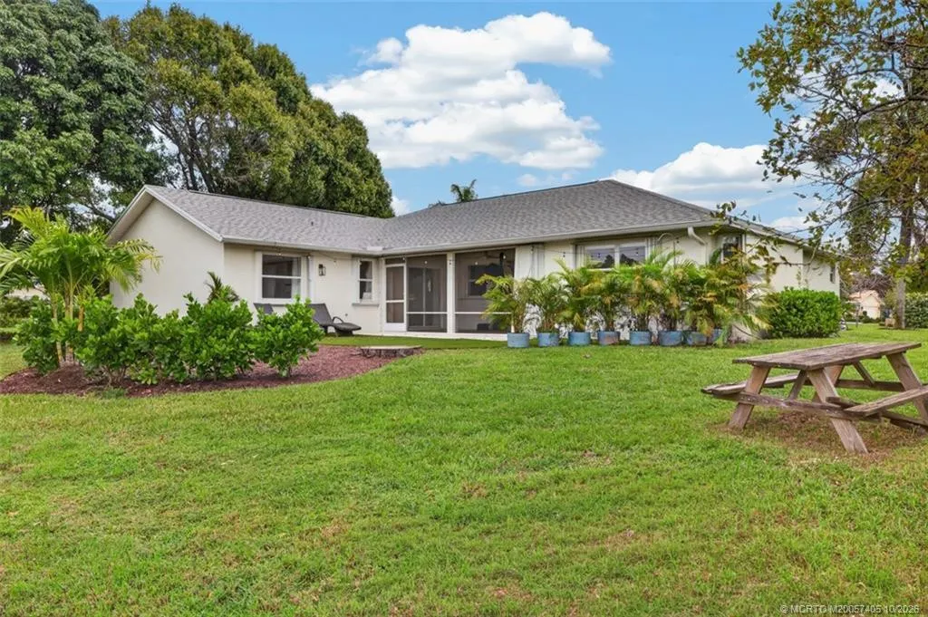 1812 NE Crabtree Lane