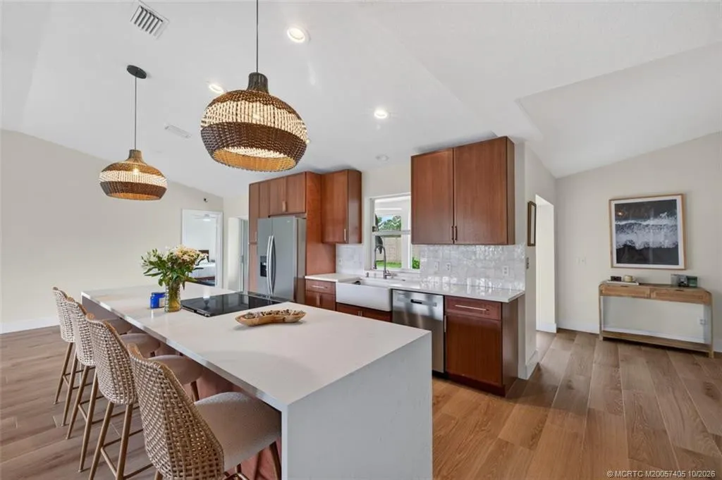 1812 NE Crabtree Lane