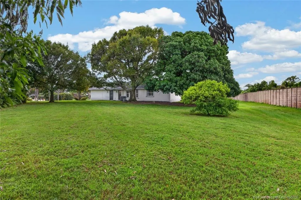 1812 NE Crabtree Lane