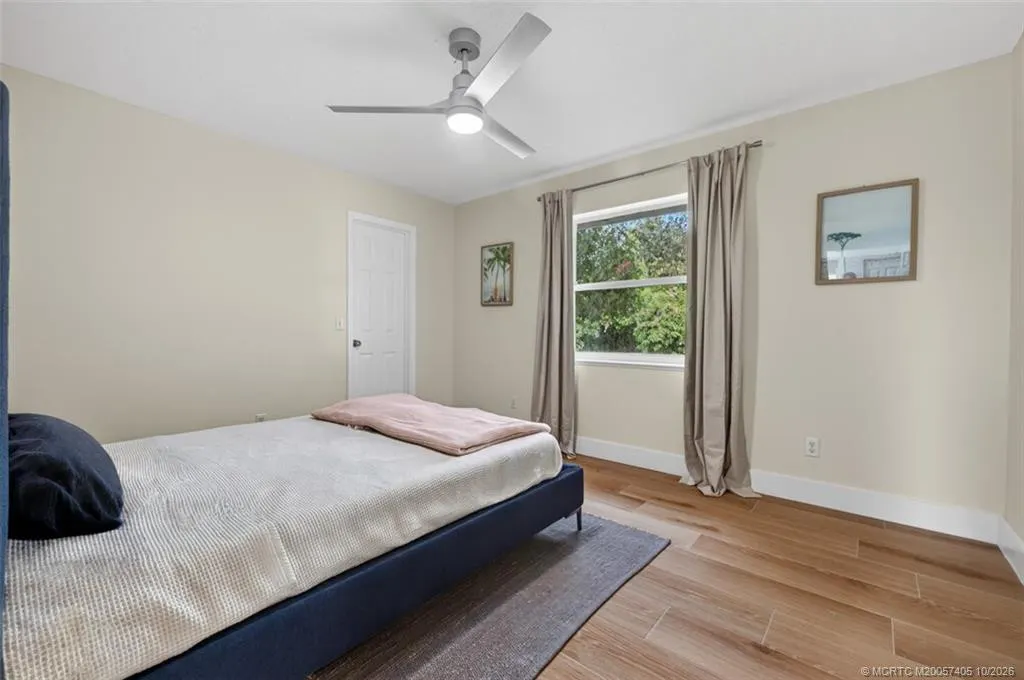 1812 NE Crabtree Lane