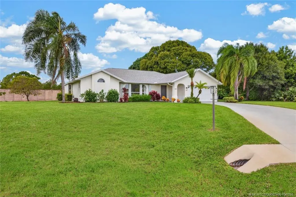 1812 NE Crabtree Lane