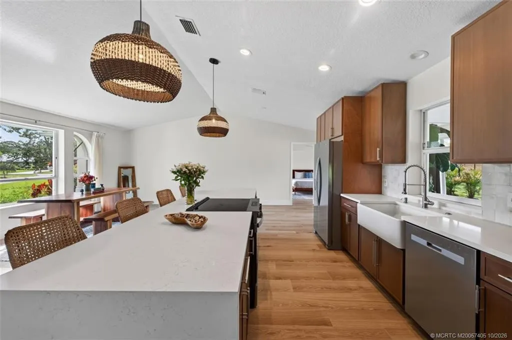 1812 NE Crabtree Lane