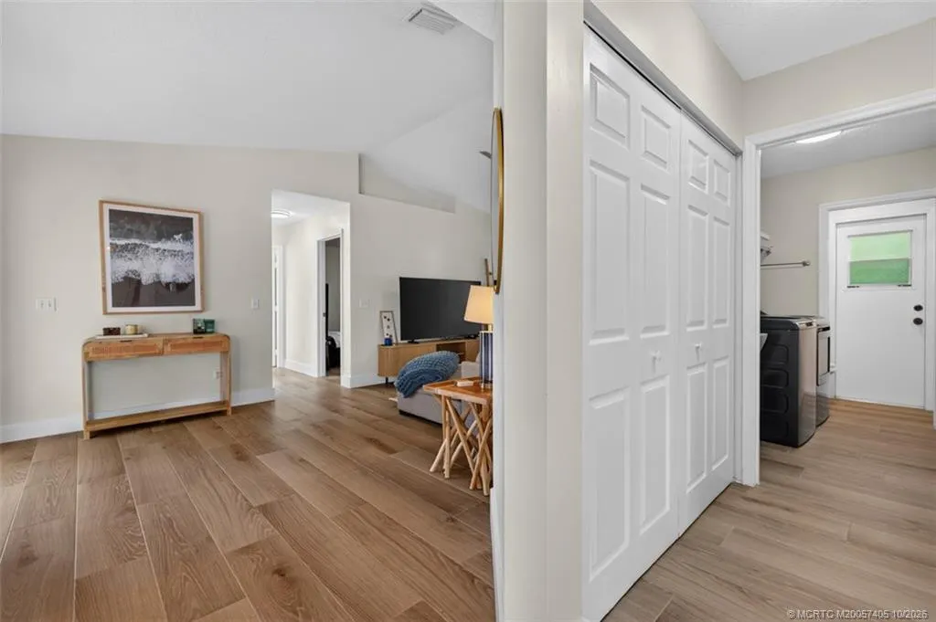 1812 NE Crabtree Lane