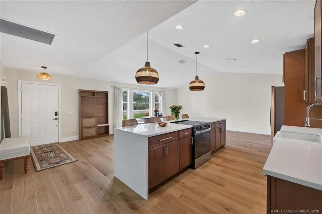 1812 NE Crabtree Lane