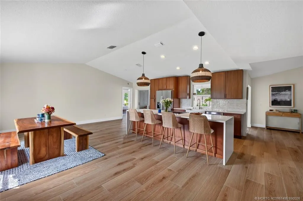 1812 NE Crabtree Lane