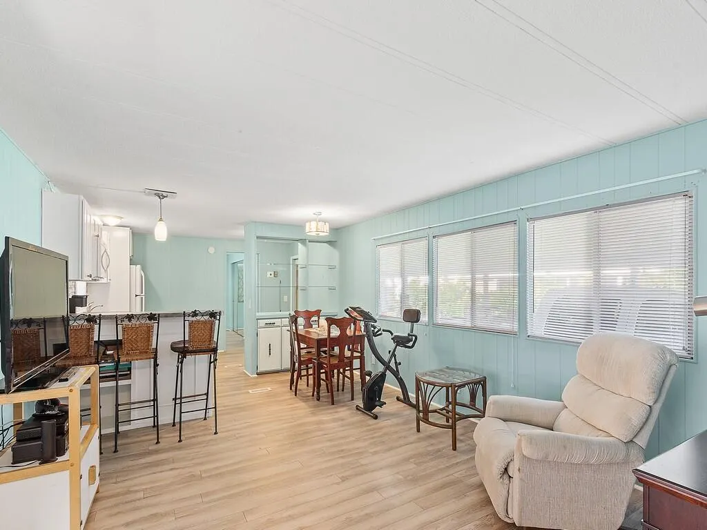 102 N Warner Drive