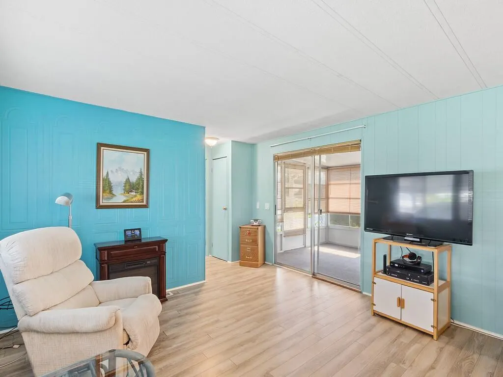 102 N Warner Drive