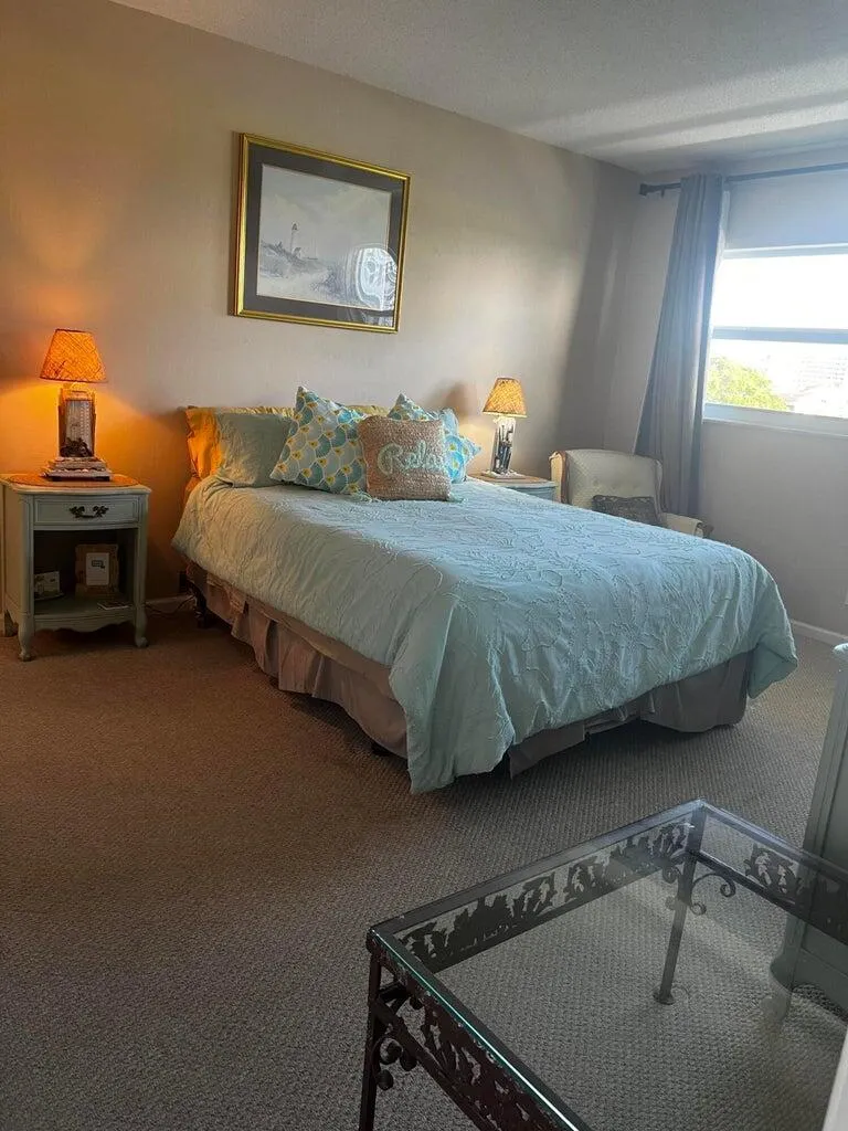 20 Yacht Club Drive, #405