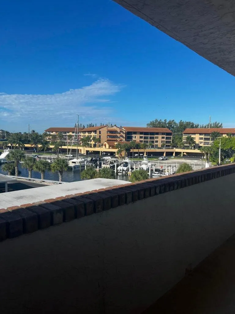 20 Yacht Club Drive, #405