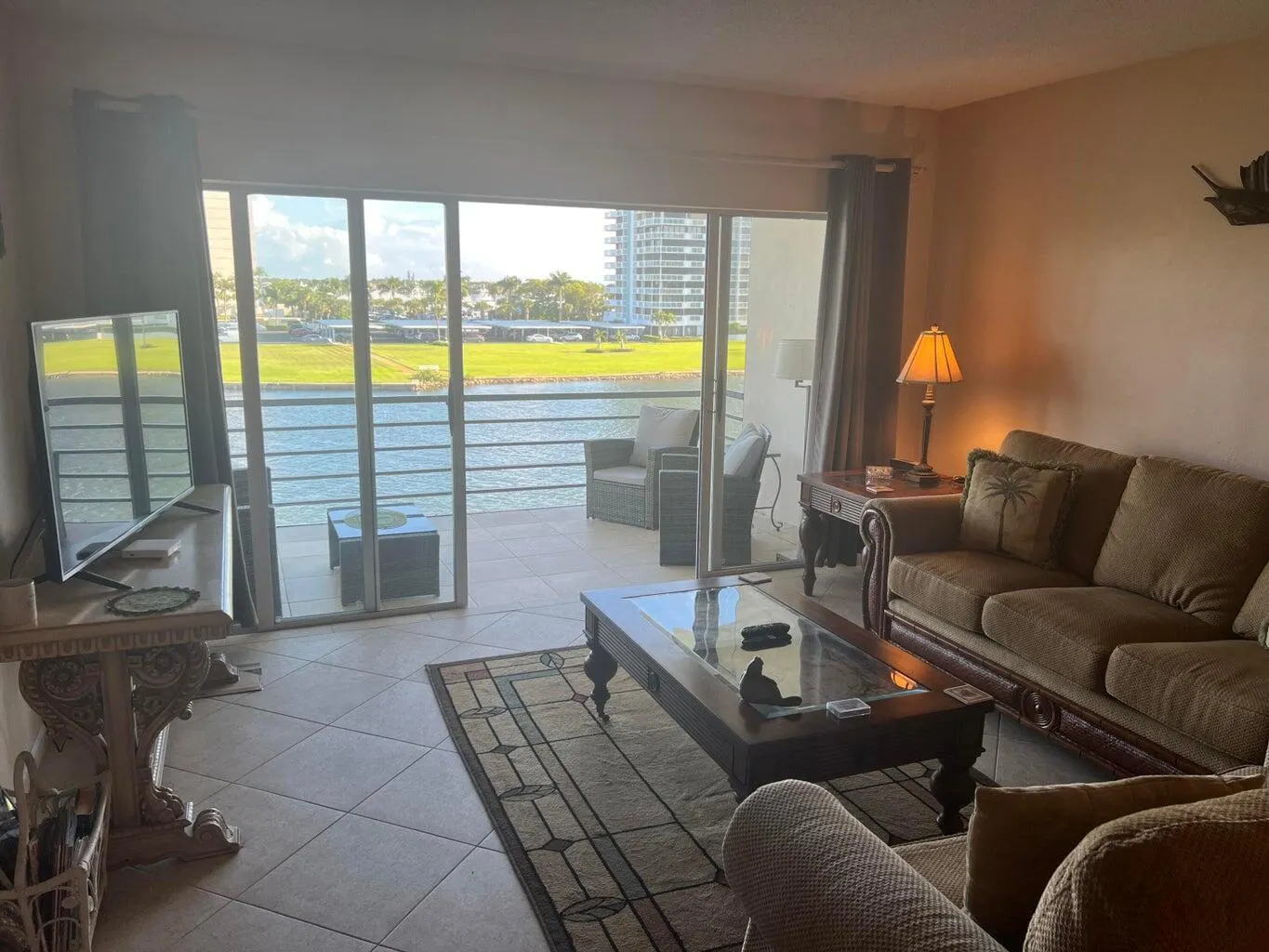 20 Yacht Club Drive, #405