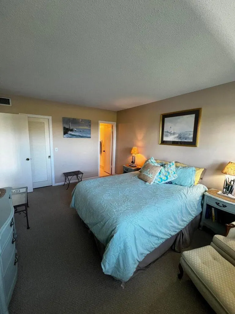 20 Yacht Club Drive, #405