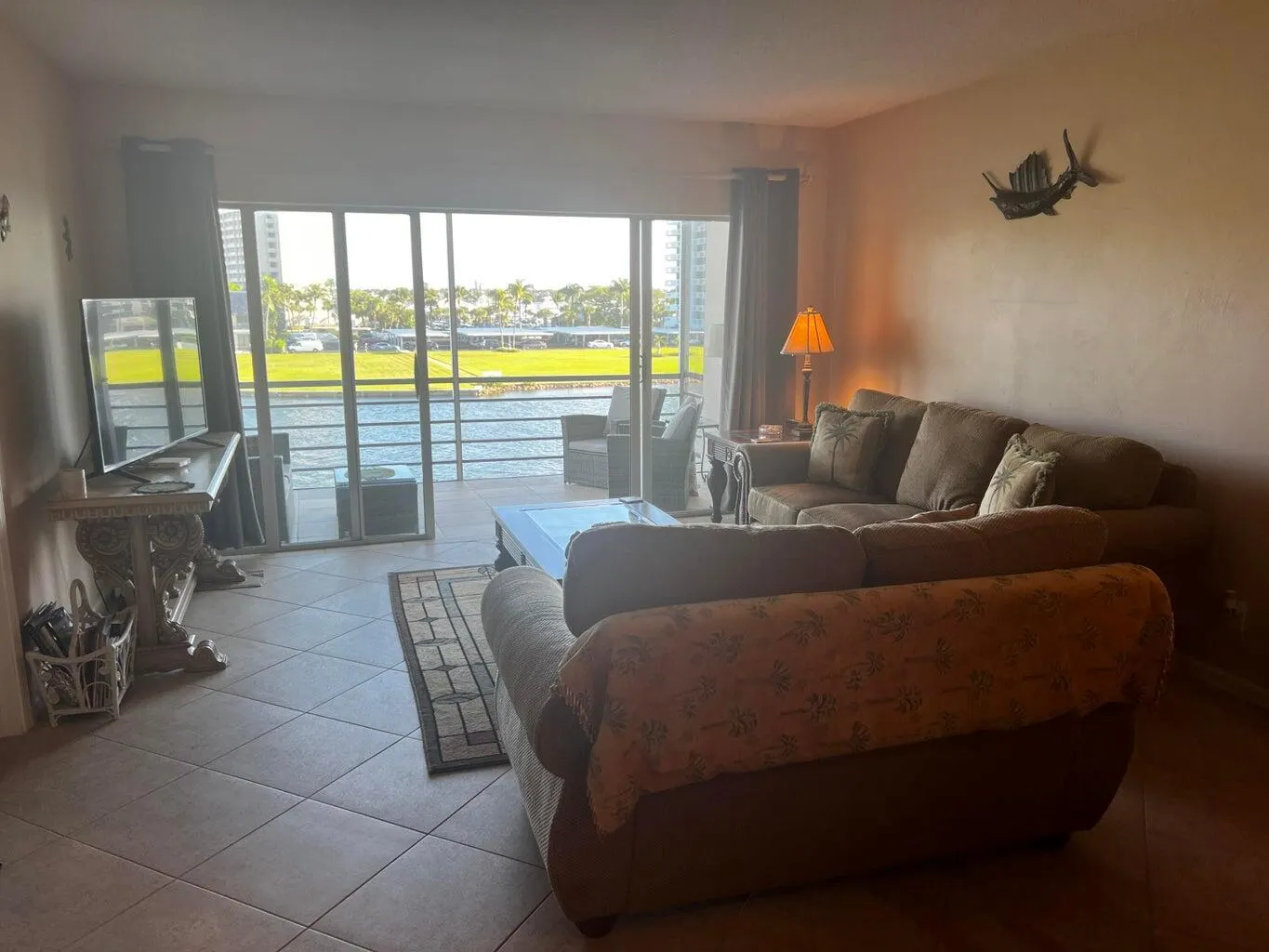20 Yacht Club Drive, #405