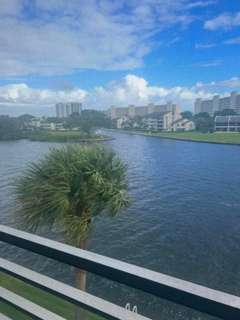 20 Yacht Club Drive, #405