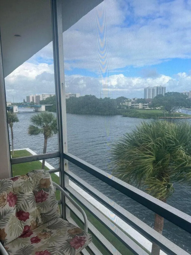 20 Yacht Club Drive, #405