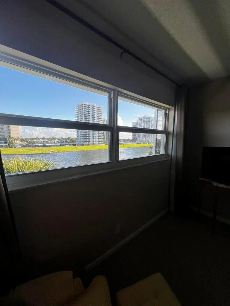 20 Yacht Club Drive, #405