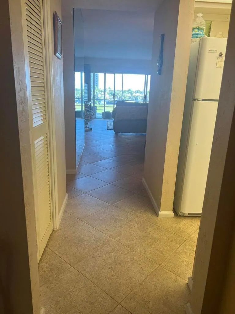 20 Yacht Club Drive, #405