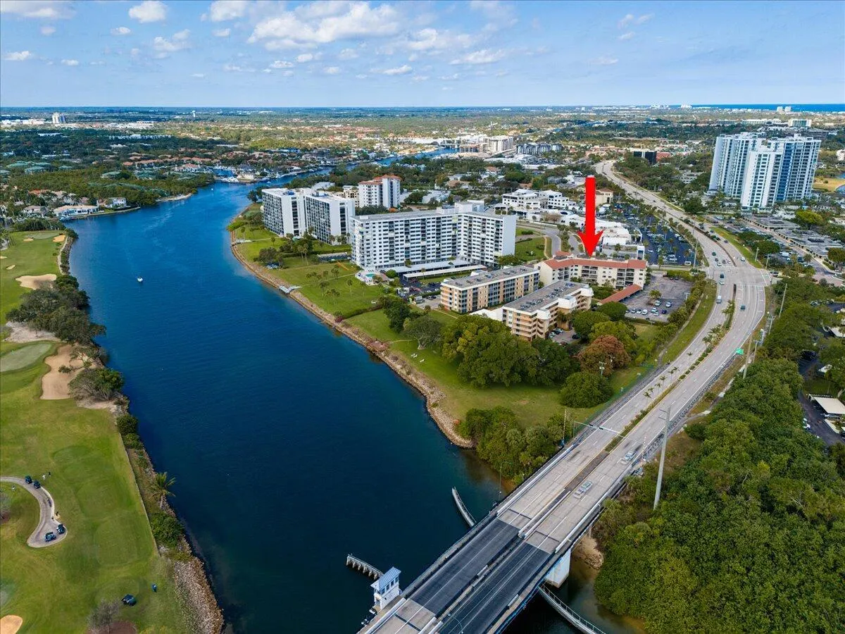 300 Golfview Road, #304