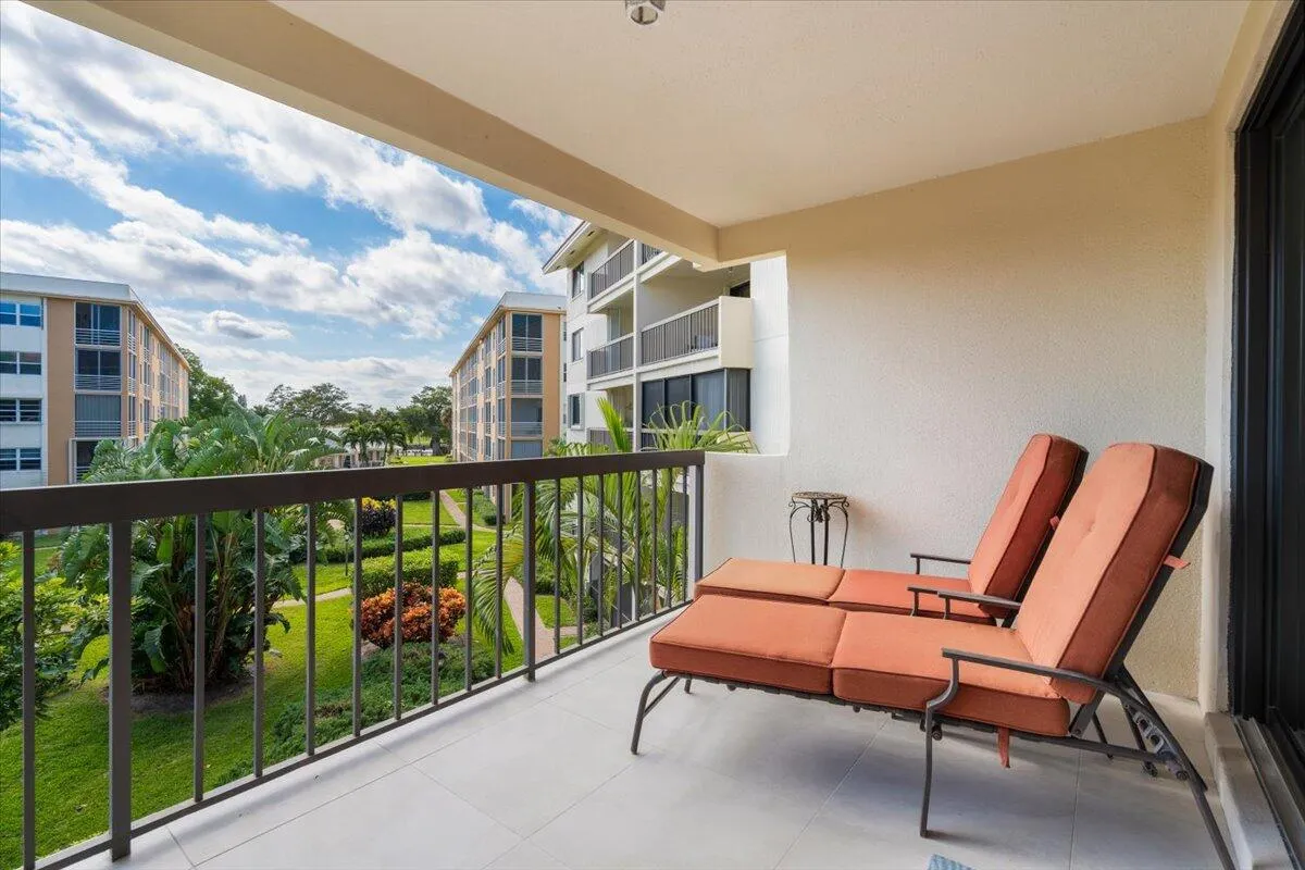 300 Golfview Road, #304