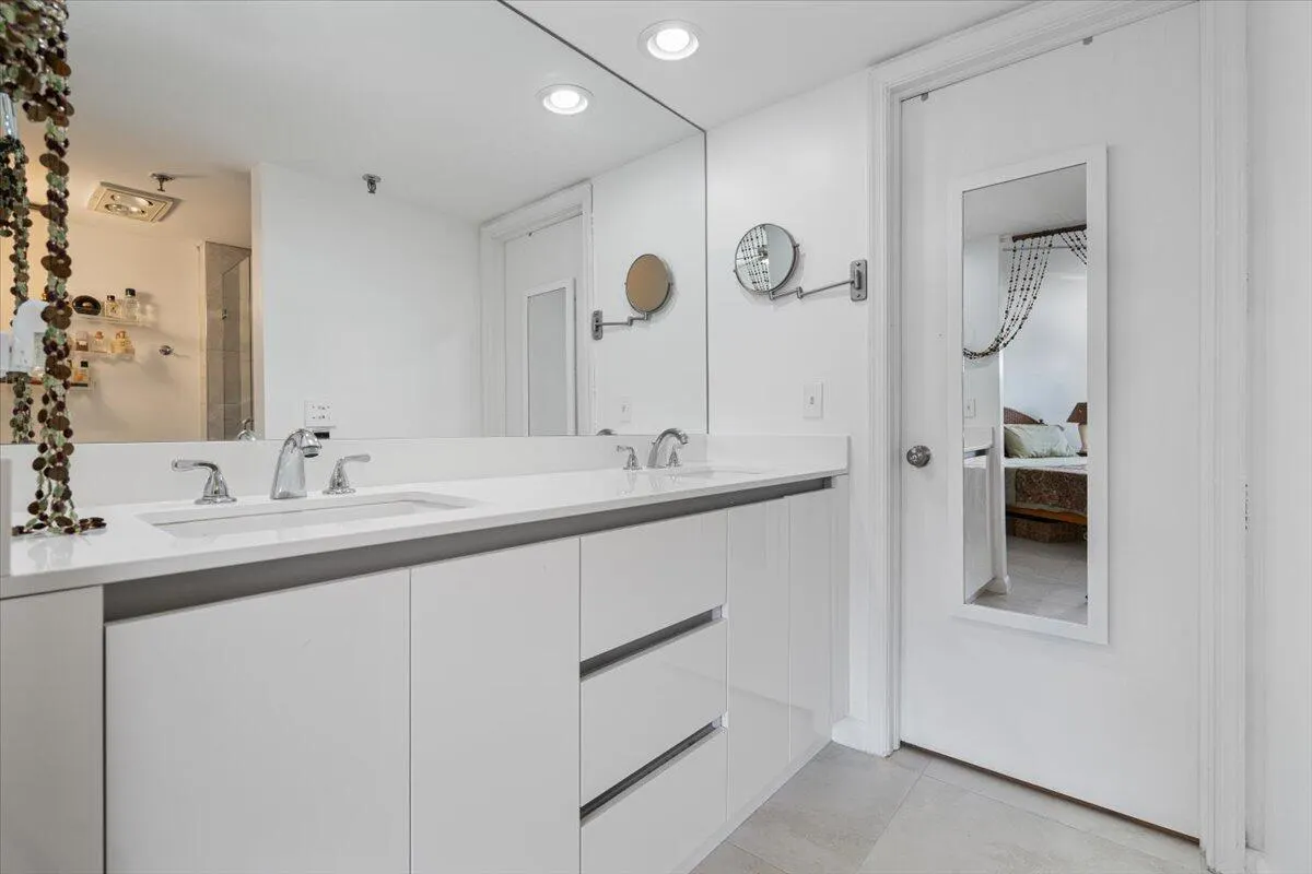 300 Golfview Road, #304