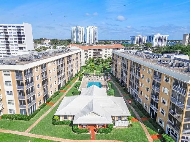 300 Golfview Road, #304