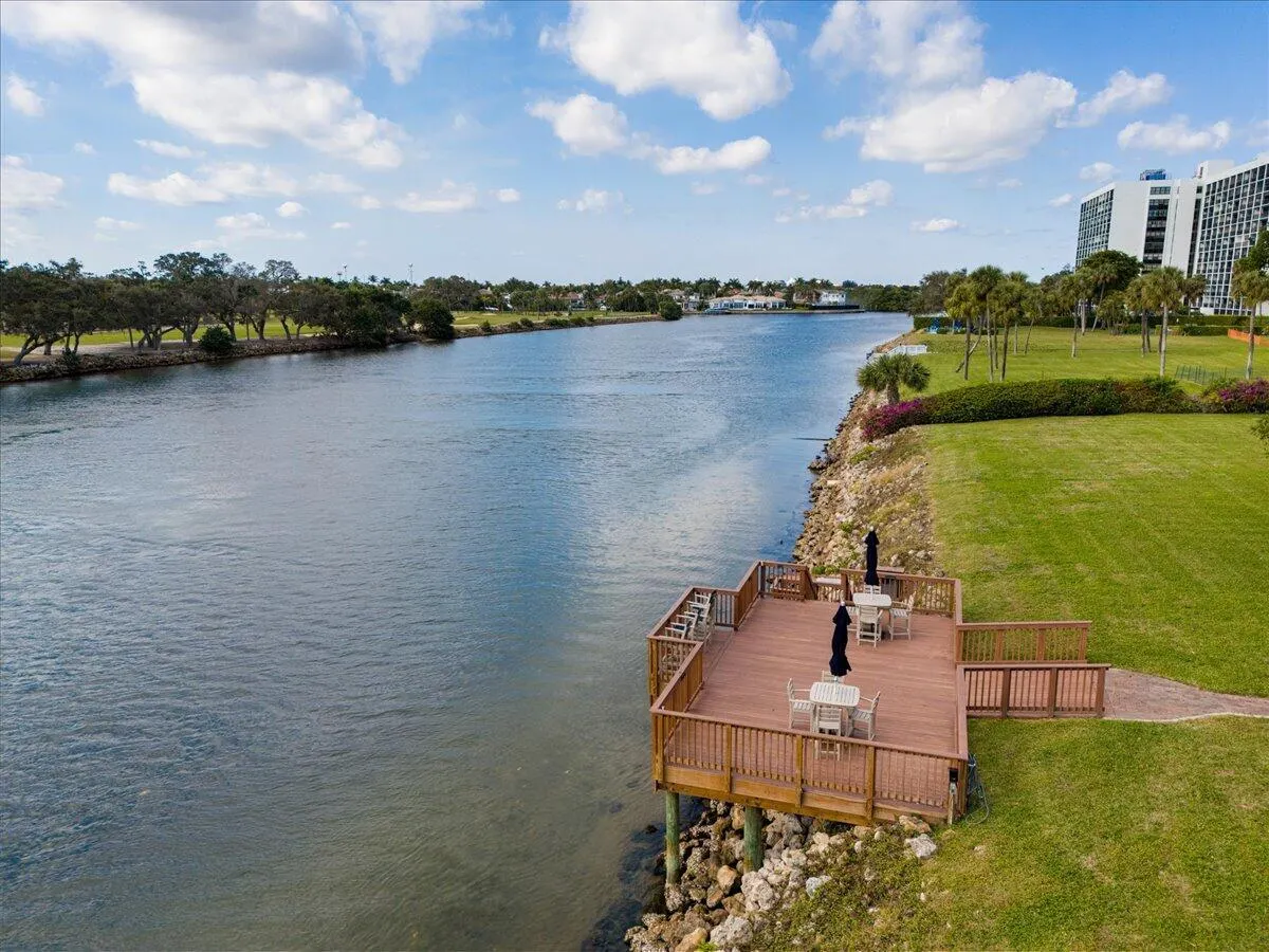 300 Golfview Road, #304