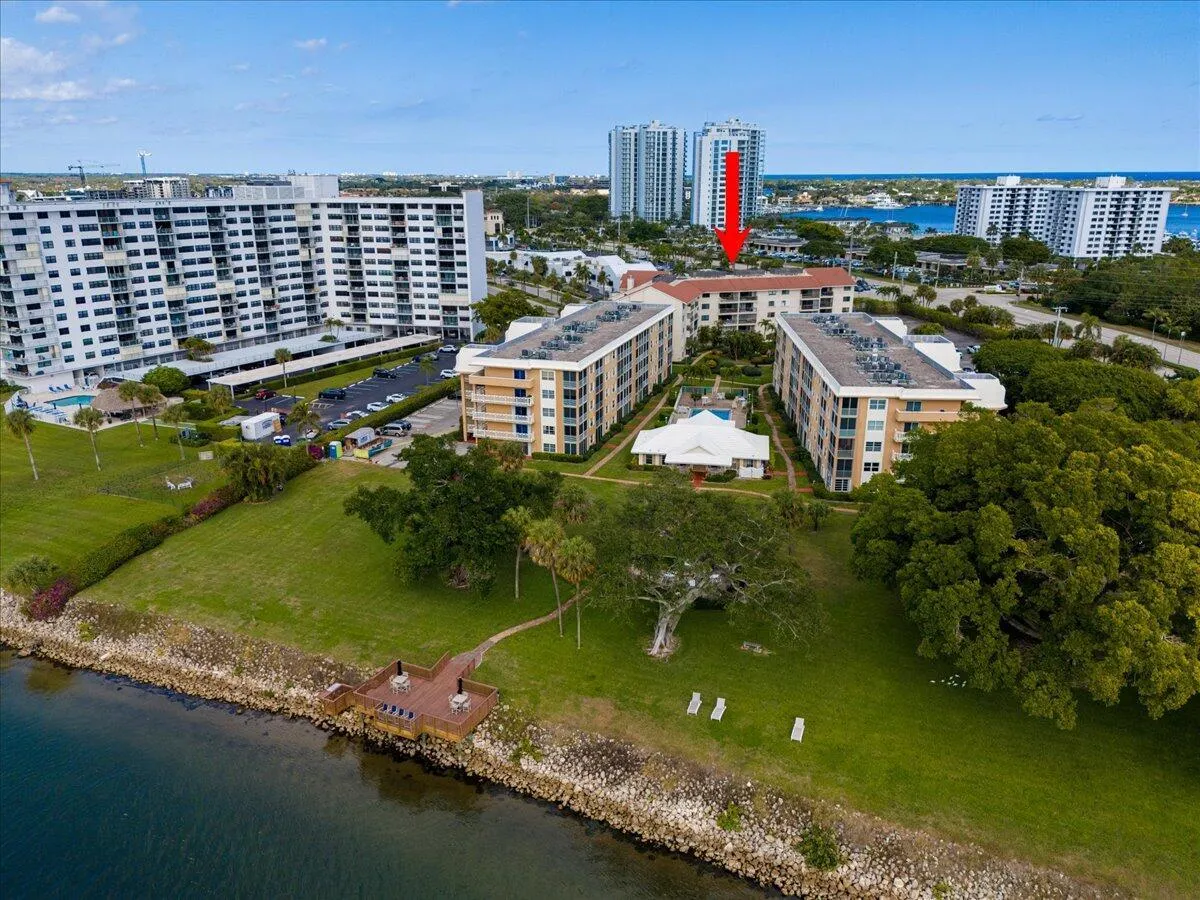 300 Golfview Road, #304