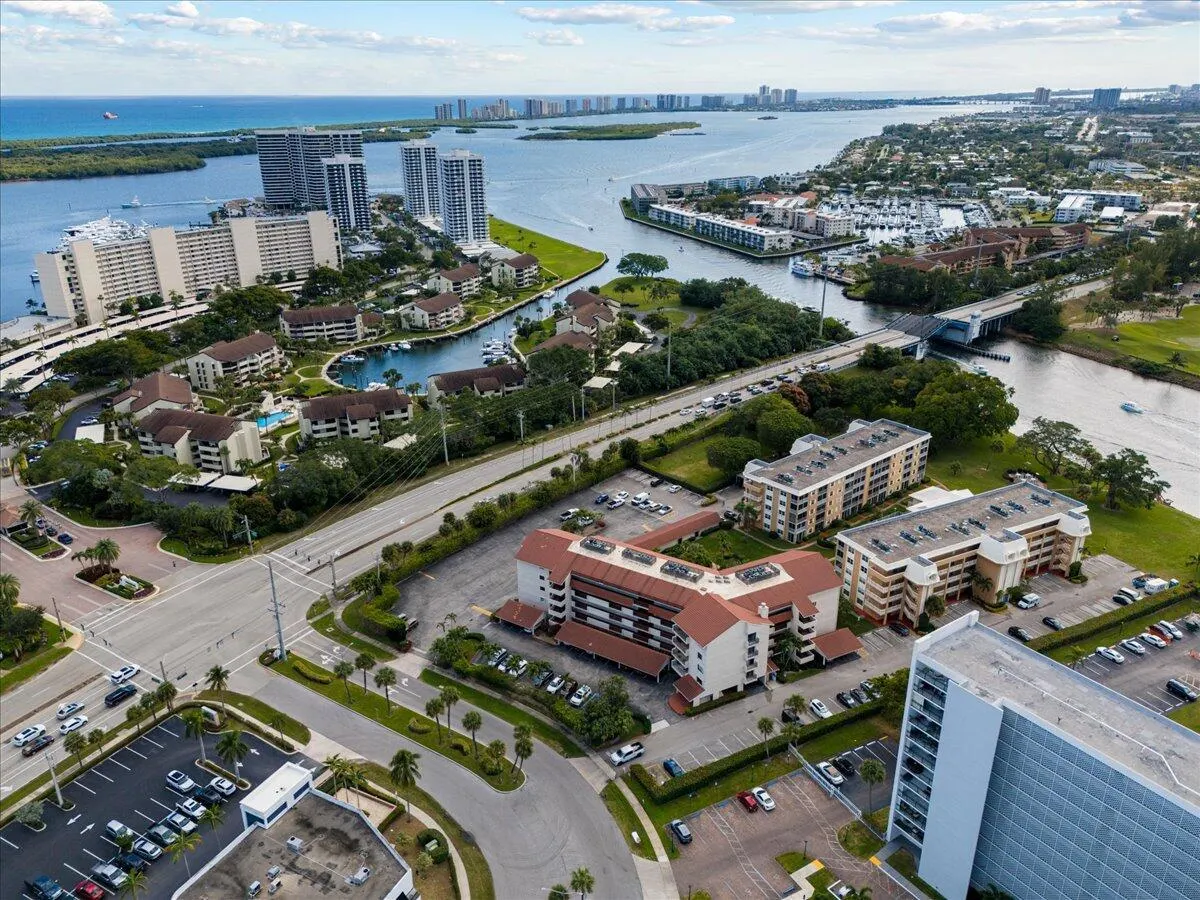 300 Golfview Road, #304