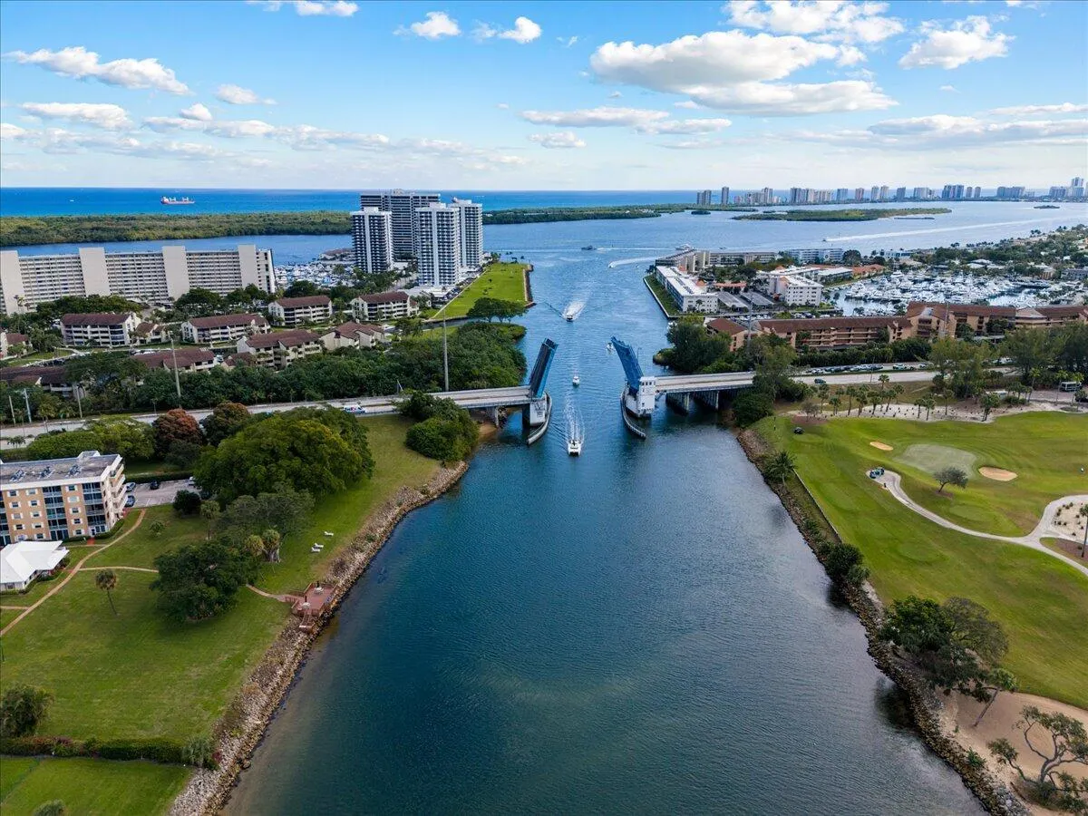 300 Golfview Road, #304