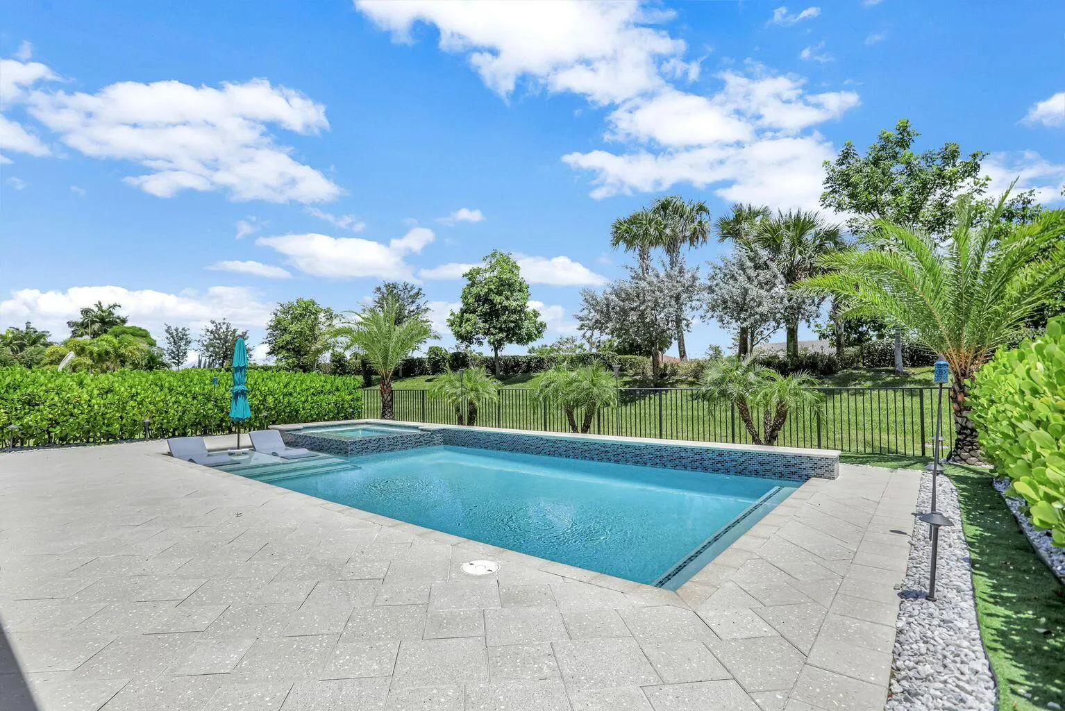 7575 Seacoast Drive