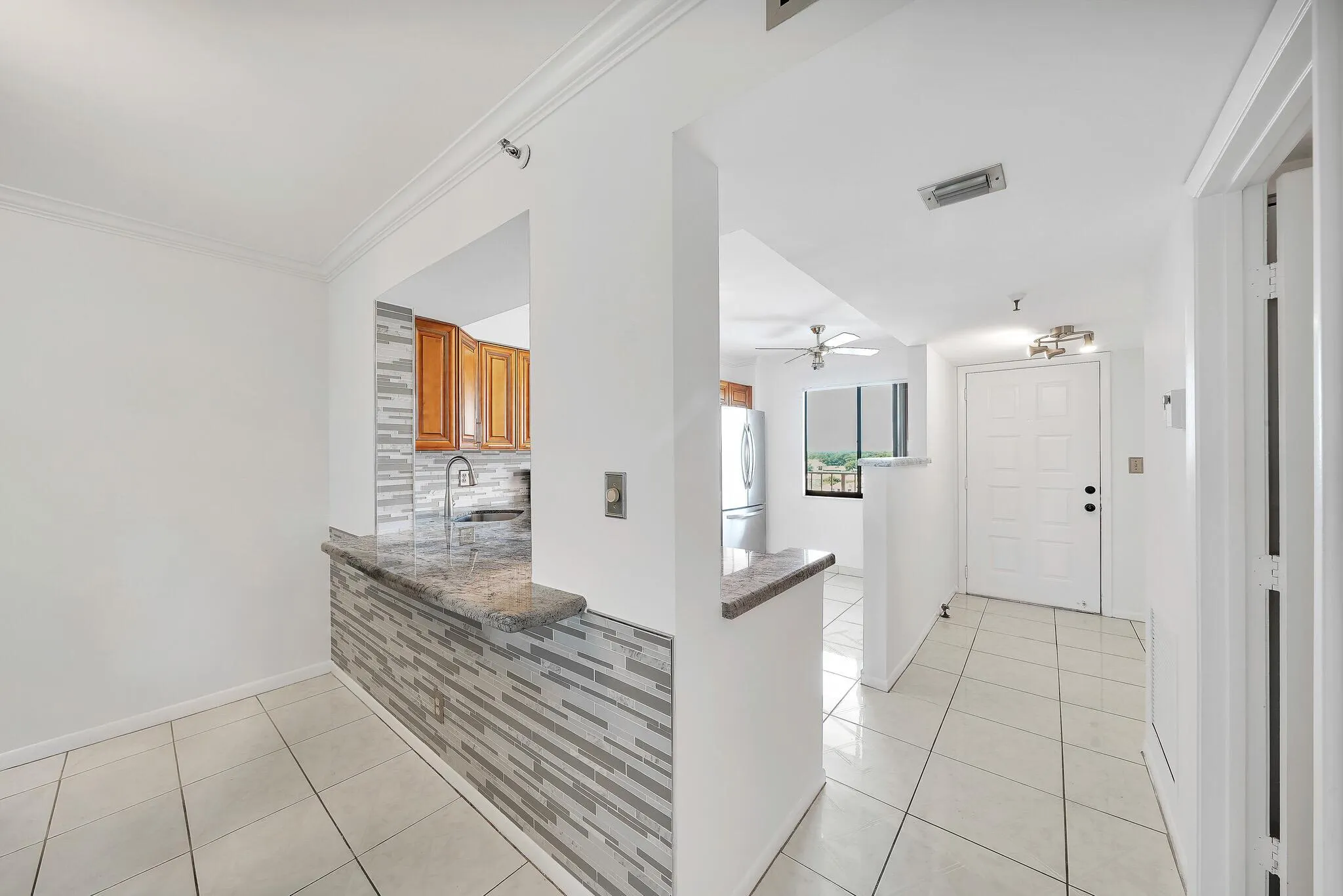 7076 Huntington Lane, #803