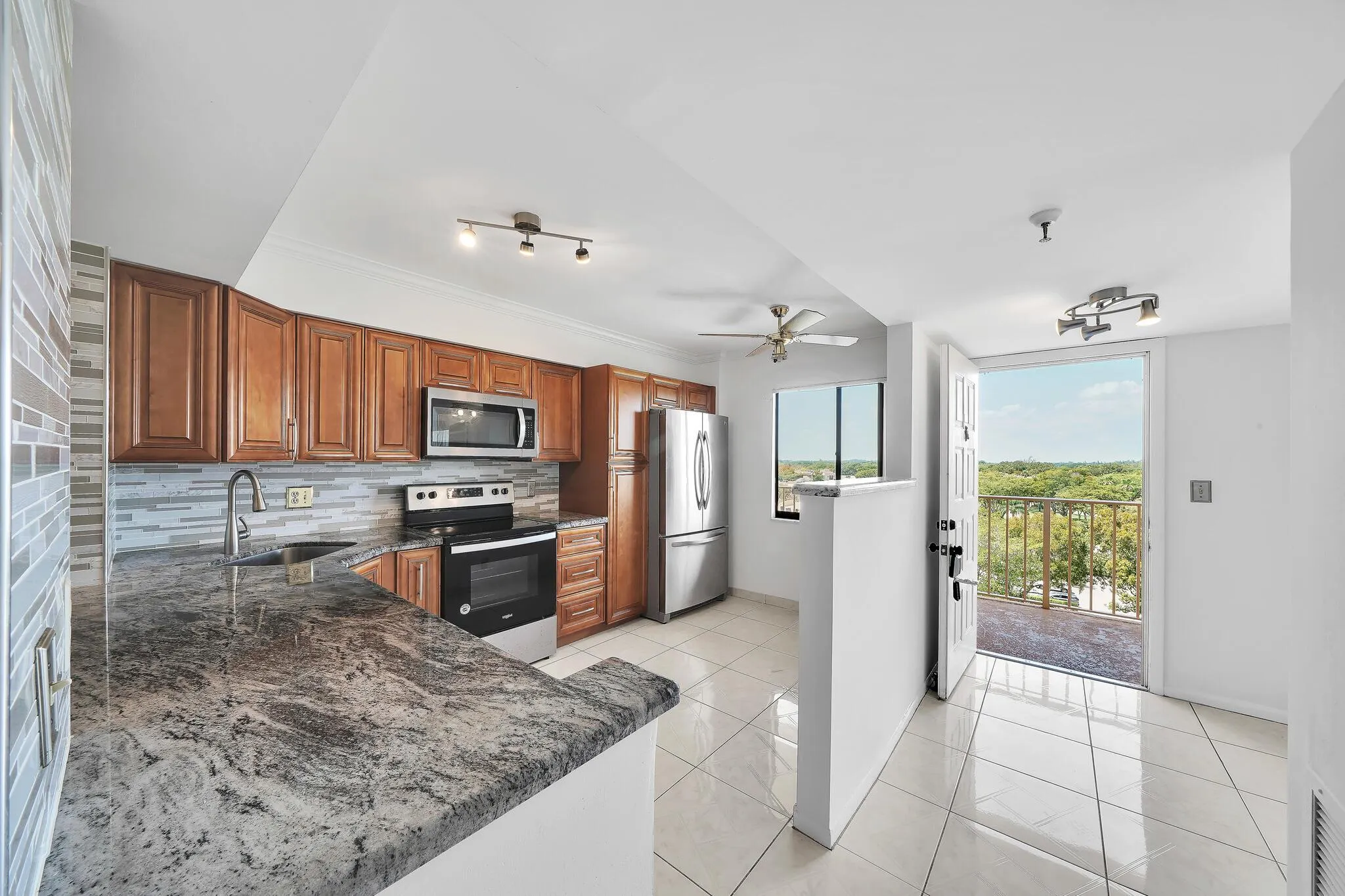 7076 Huntington Lane, #803