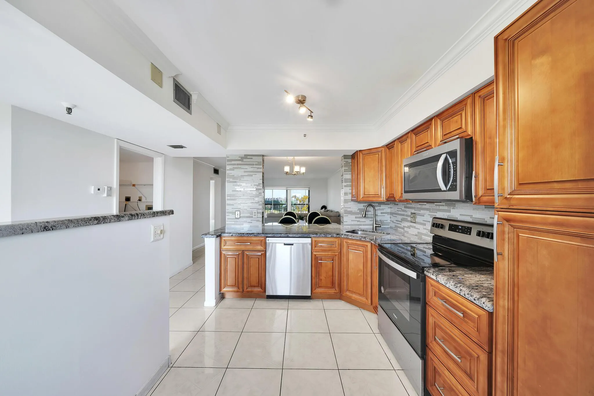 7076 Huntington Lane, #803