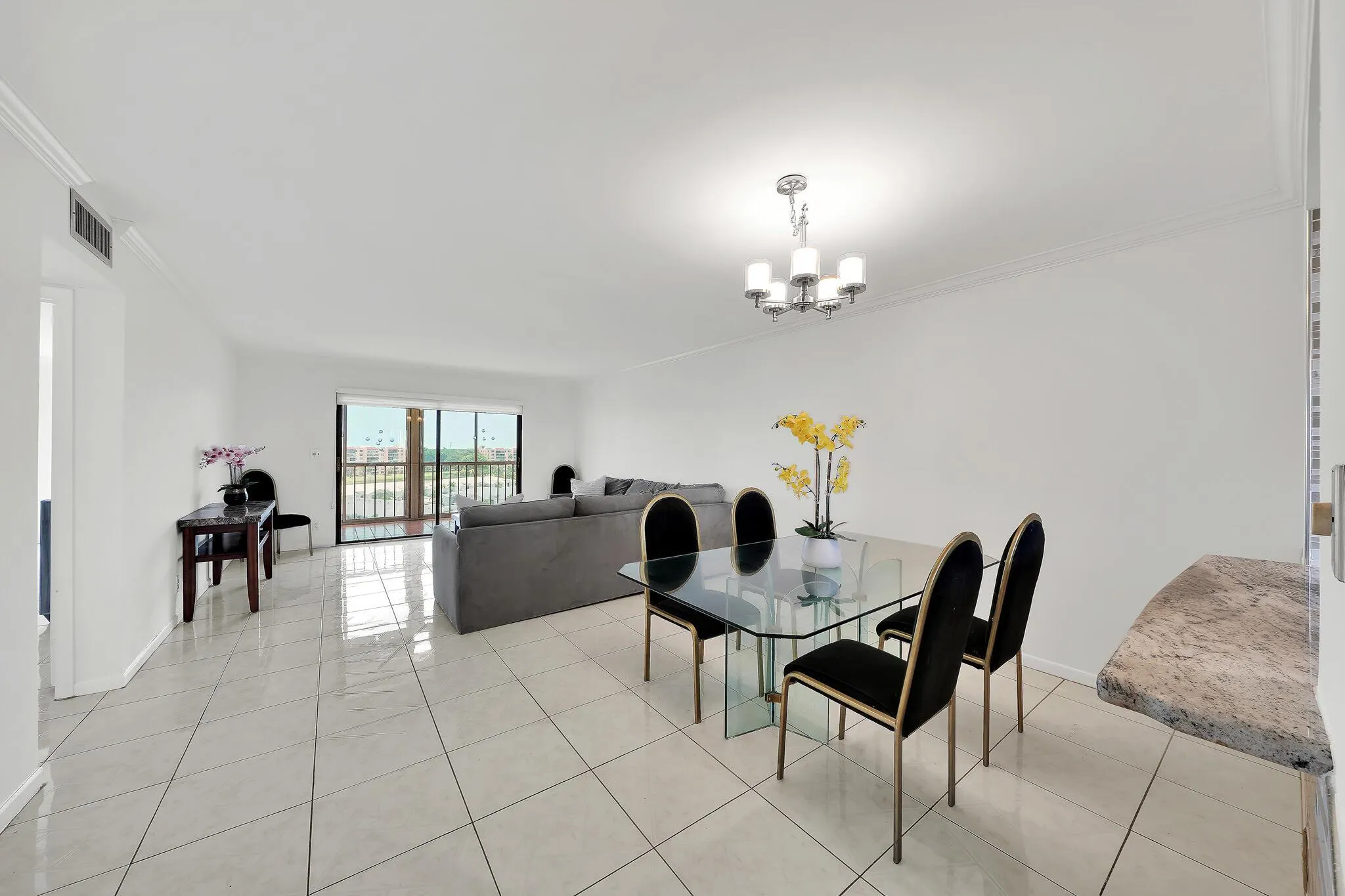 7076 Huntington Lane, #803