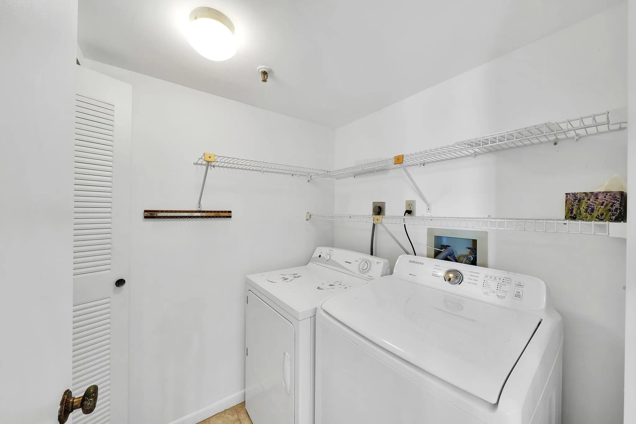 7076 Huntington Lane, #803