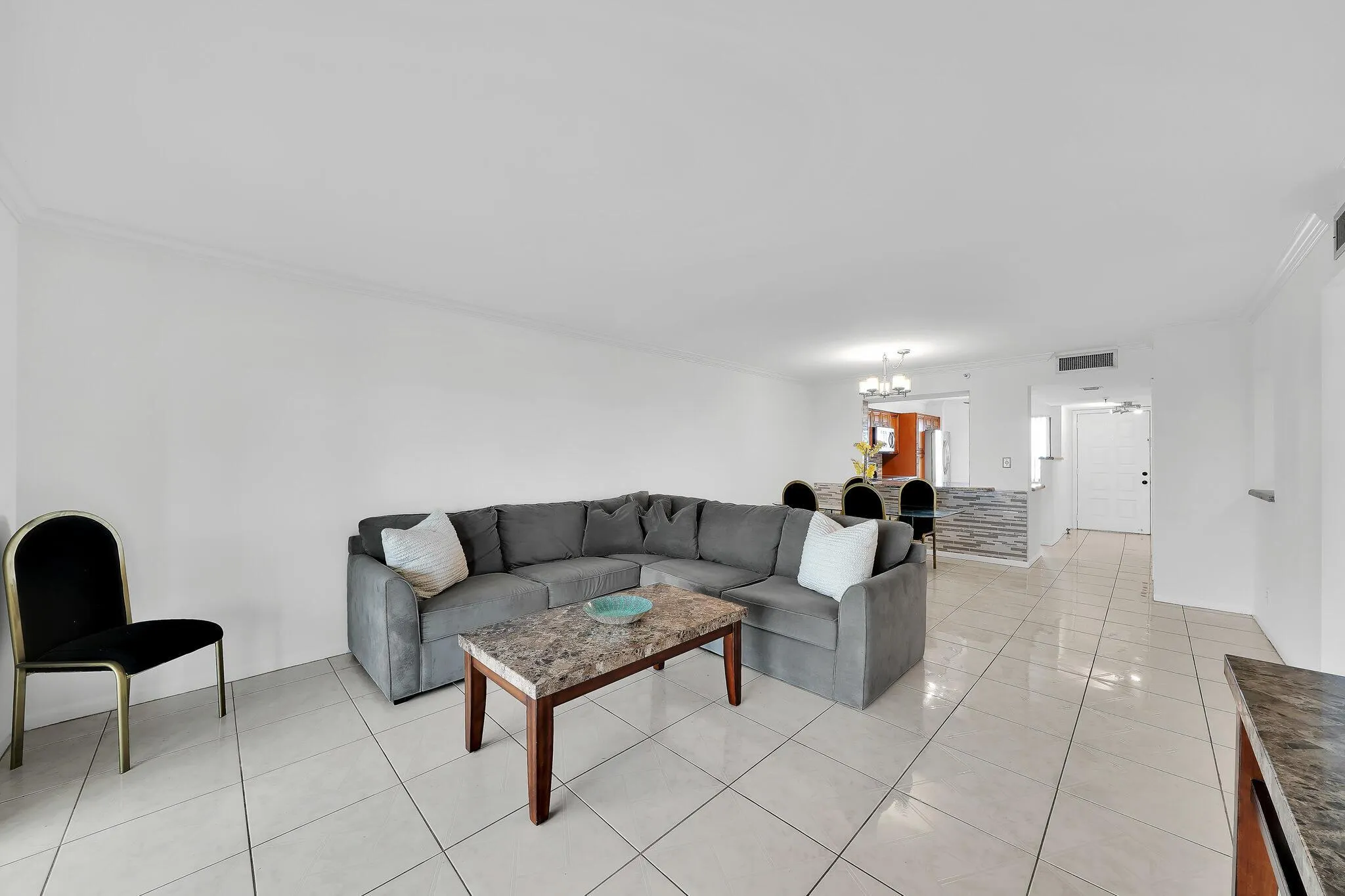 7076 Huntington Lane, #803
