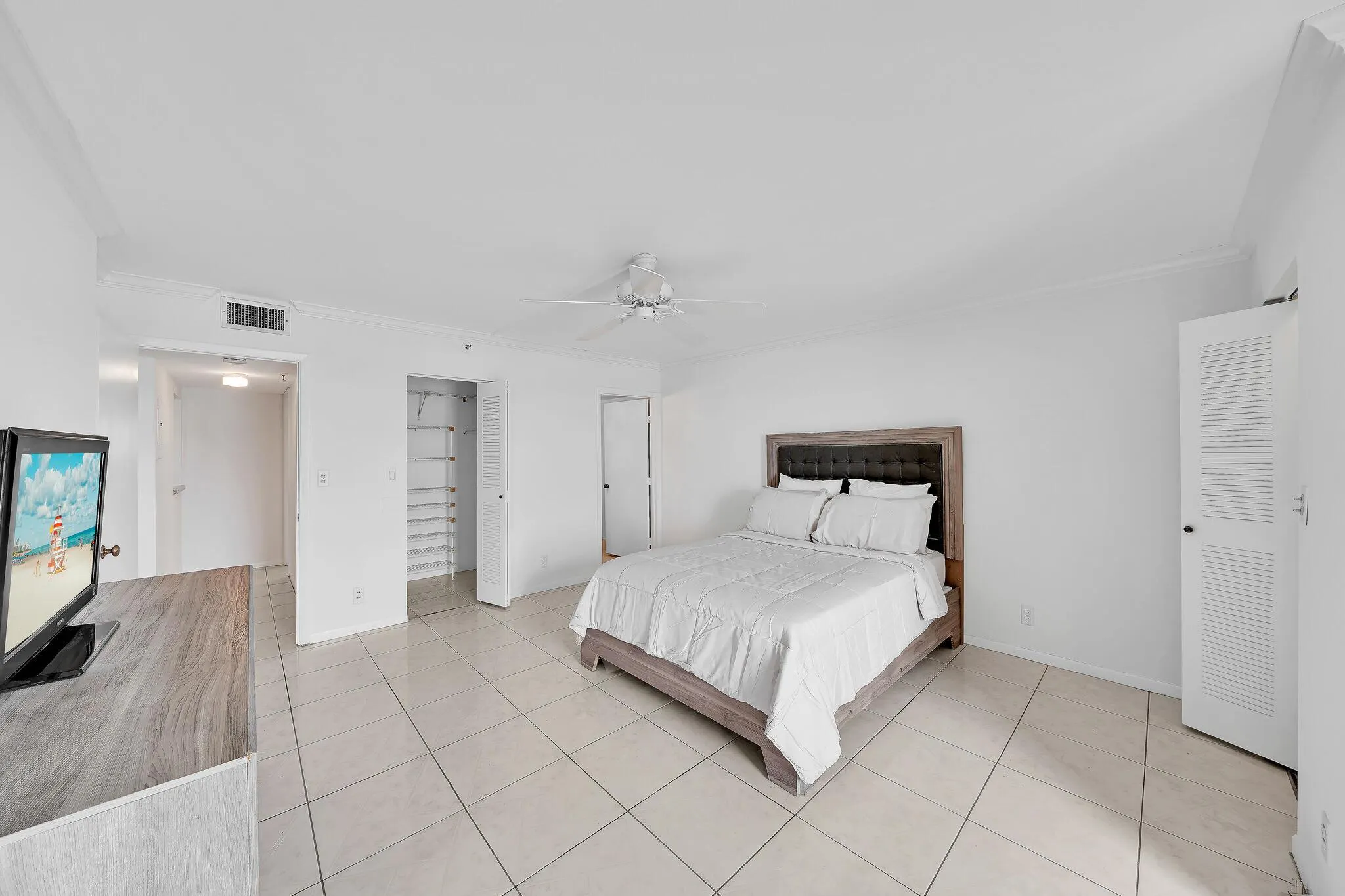 7076 Huntington Lane, #803