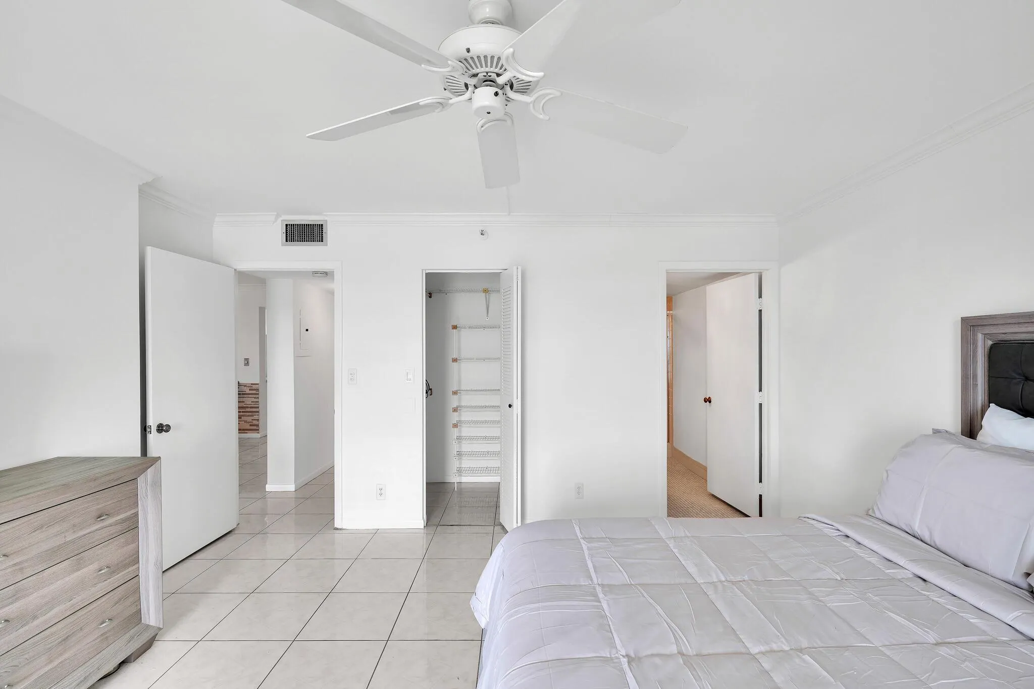7076 Huntington Lane, #803